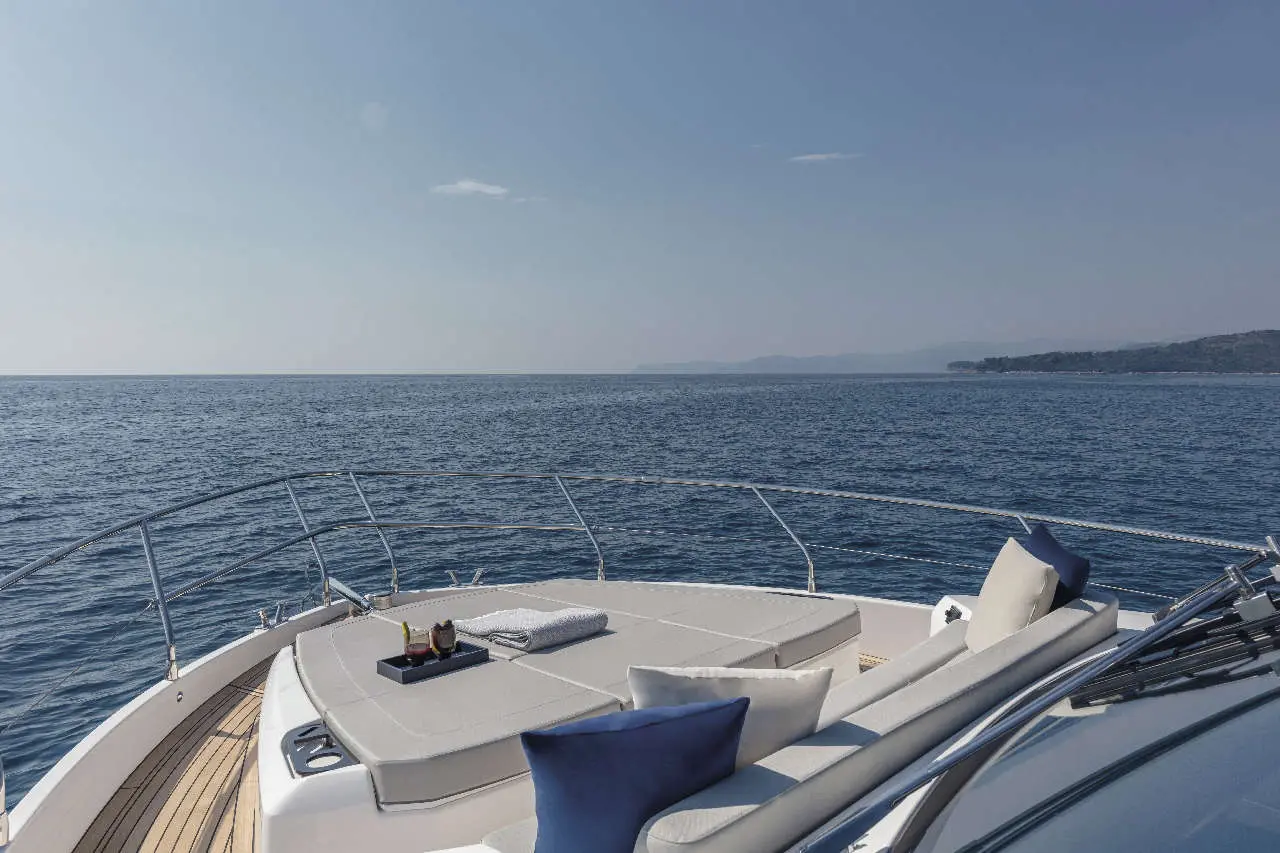 Absolute 50 FLY Interior image 6