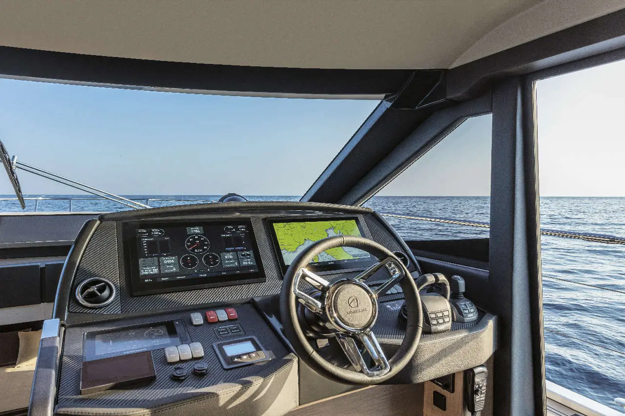 Absolute 50 FLY Interior image 7