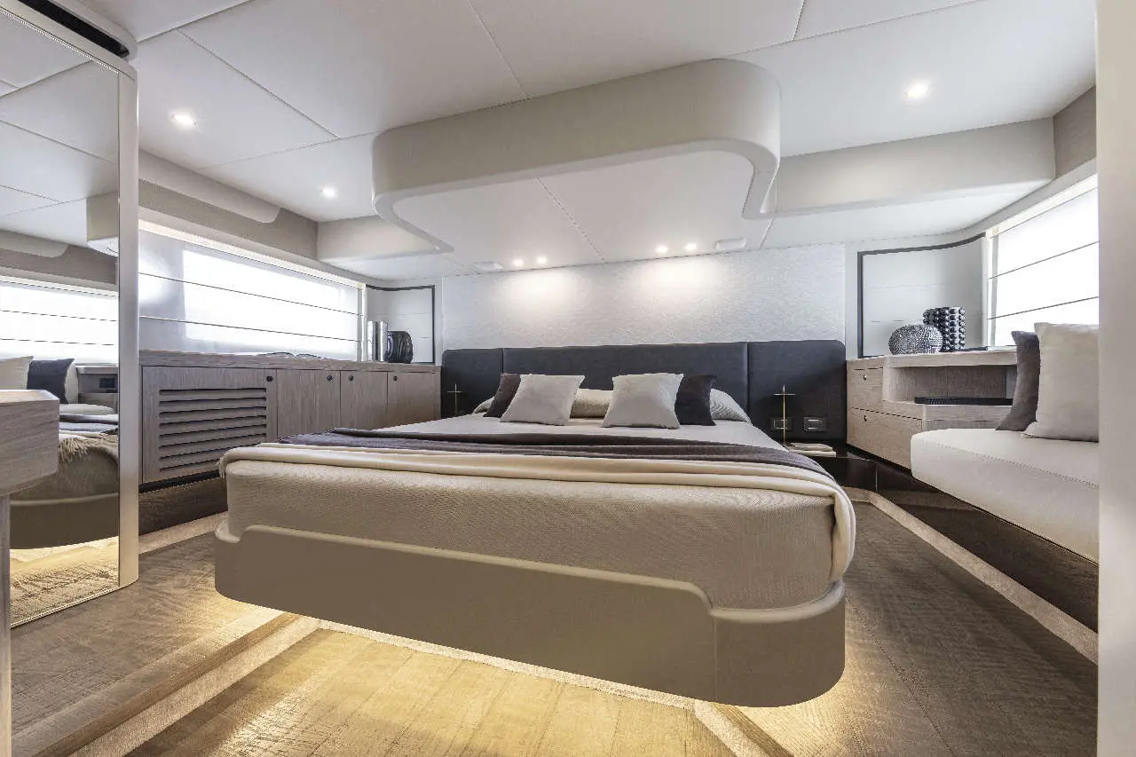Absolute 50 FLY Interior image 11