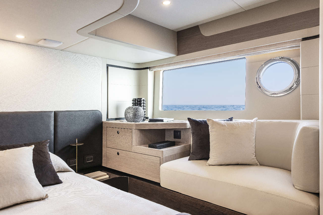 Absolute 50 FLY Interior image 12