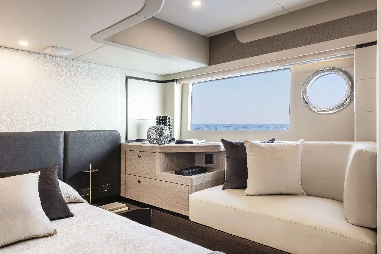 Absolute 50 FLY Interior image 12