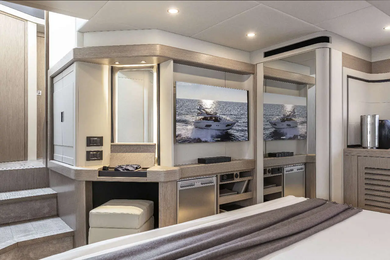 Absolute 50 FLY Interior image 13
