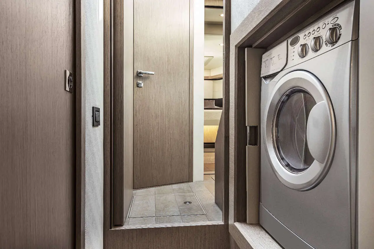 Absolute 50 FLY Interior image 14