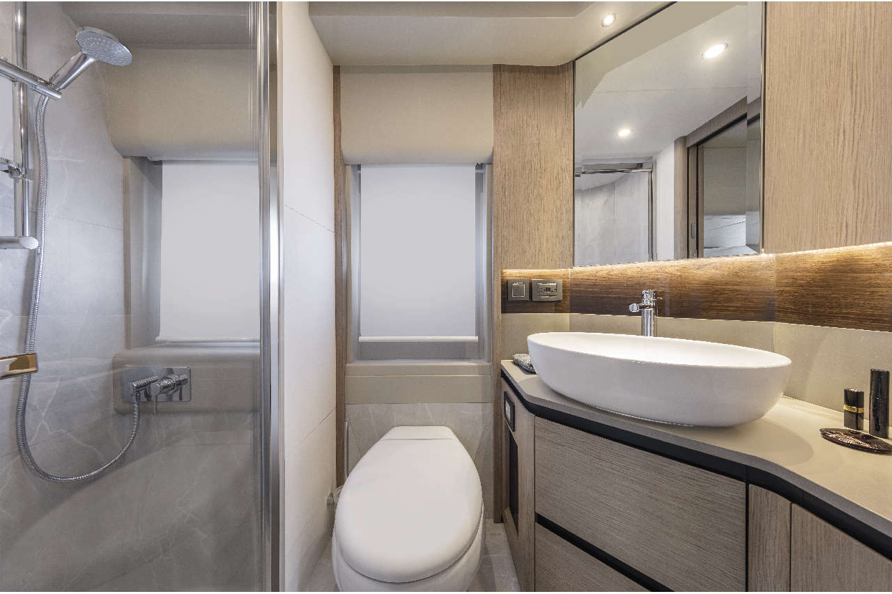 Absolute 50 FLY Interior image 15