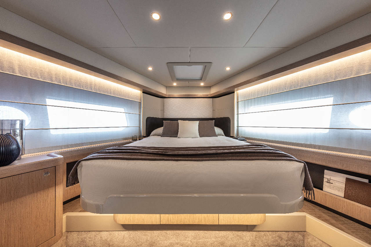 Absolute 50 FLY Interior image 16