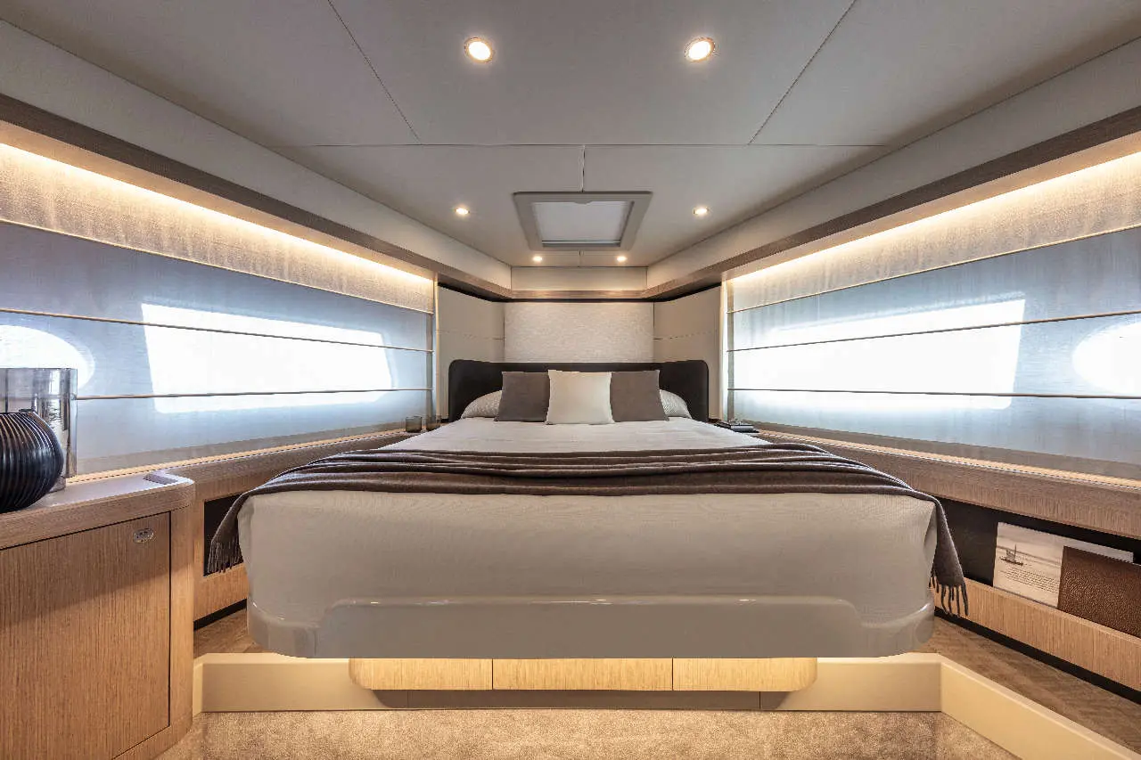 Absolute 50 FLY Interior image 16