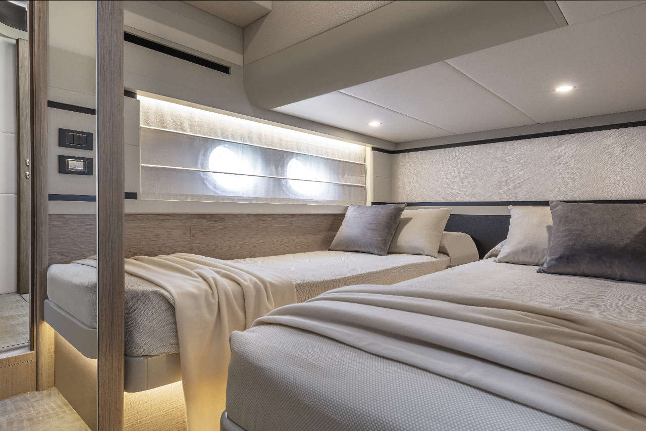 Absolute 50 FLY Interior image 17