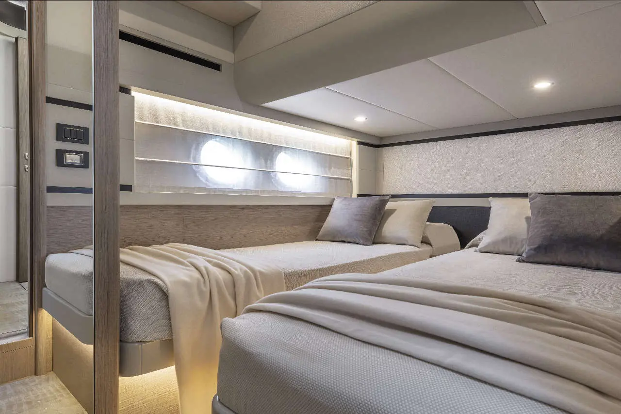 Absolute 50 FLY Interior image 17