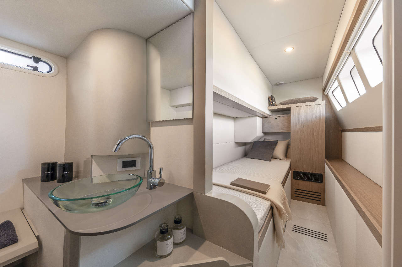 Absolute 50 FLY Interior image 18