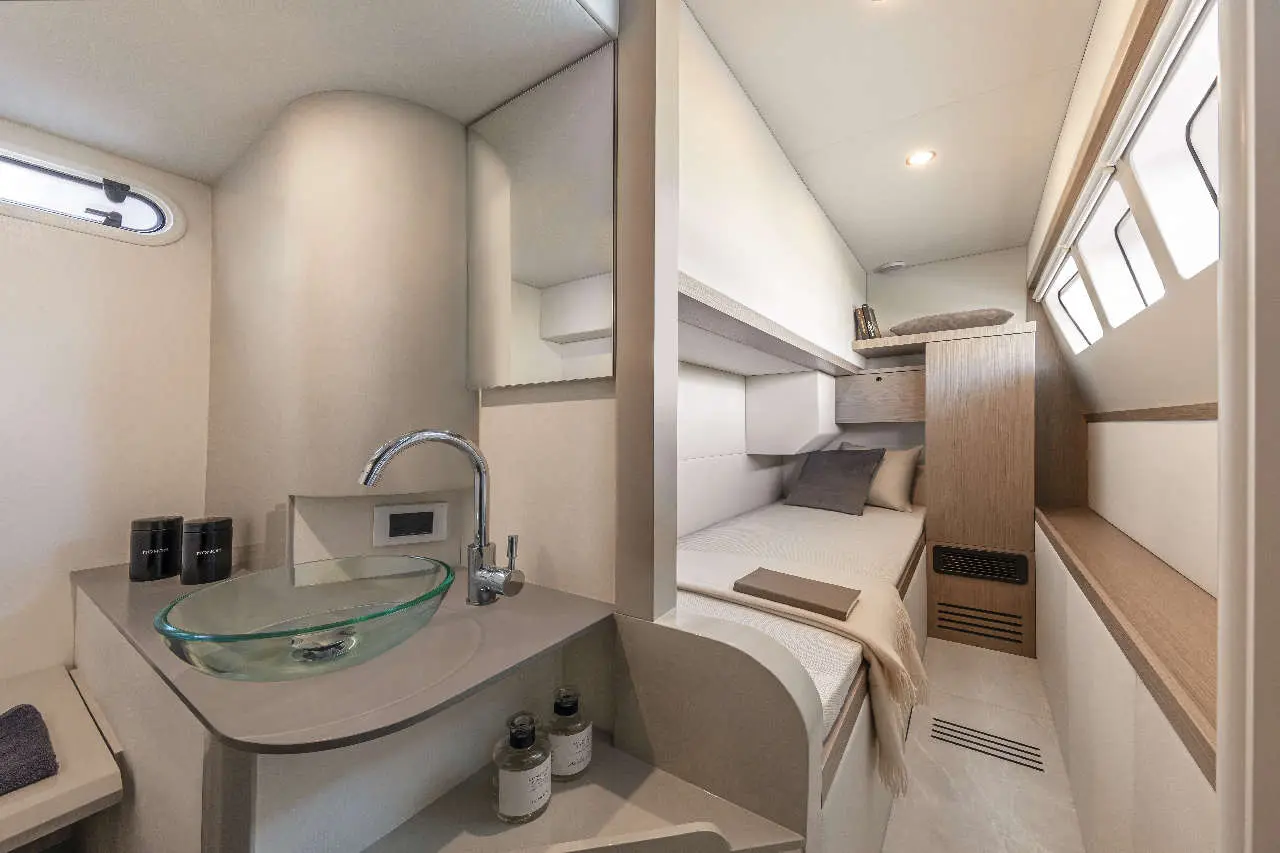 Absolute 50 FLY Interior image 18