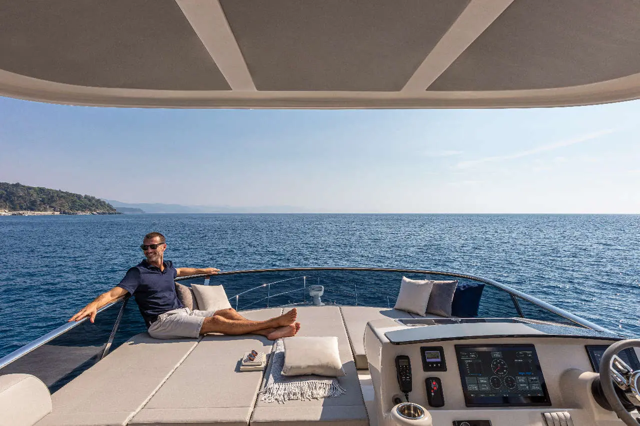 Absolute 50 FLY Lifestyle image 1