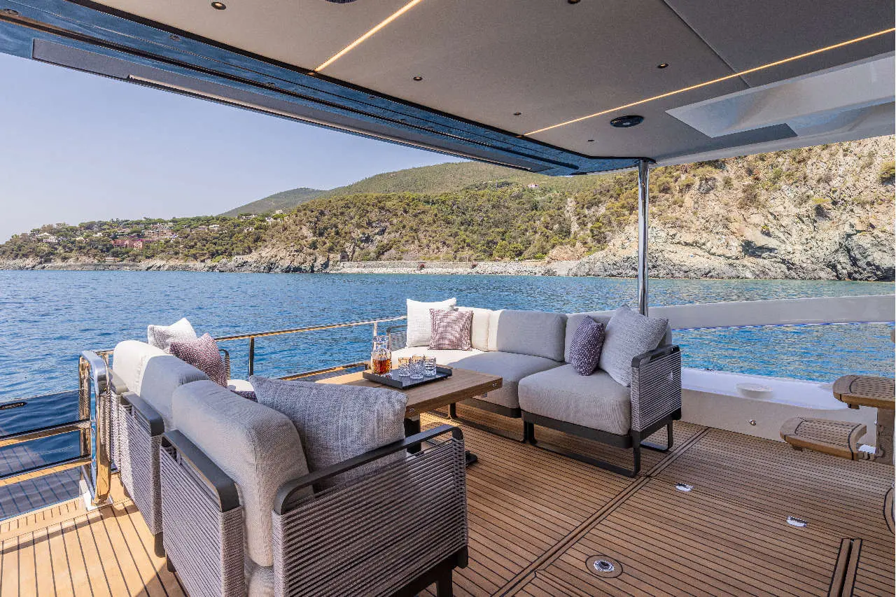 Absolute 56 FLY Interior image 9
