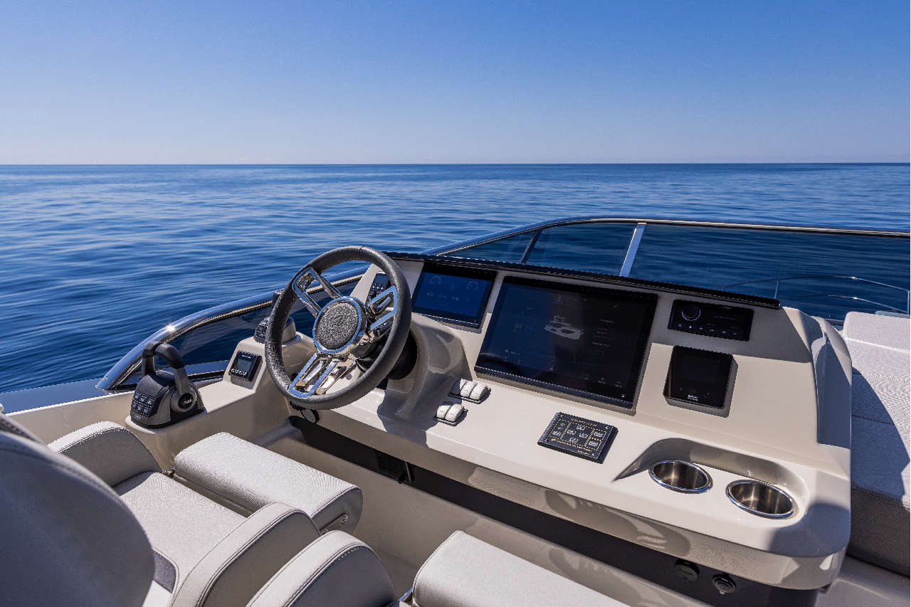 Absolute 56 FLY Interior image 11