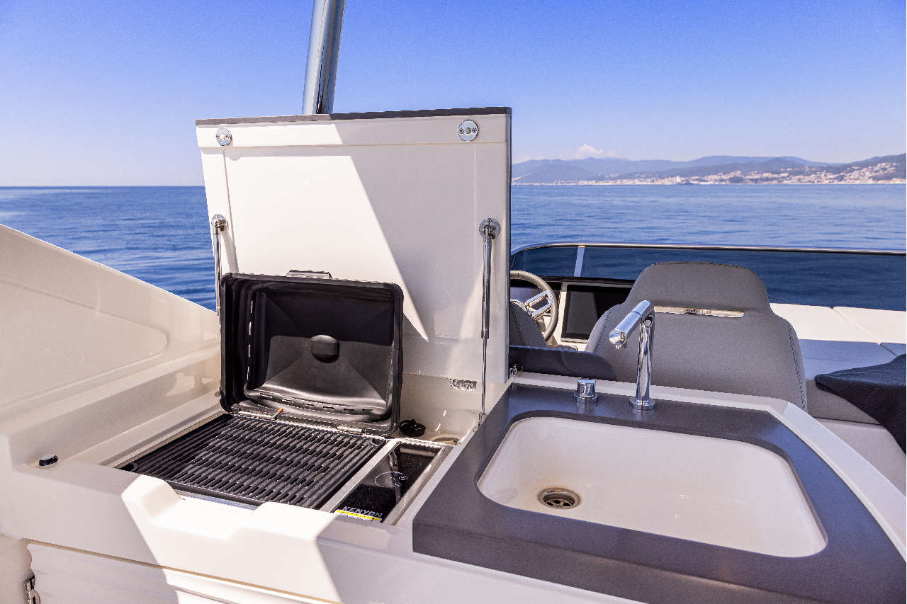 Absolute 56 FLY Interior image 14