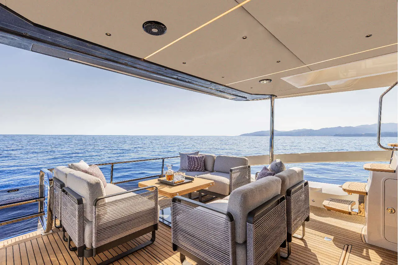 Absolute 56 FLY Interior image 16