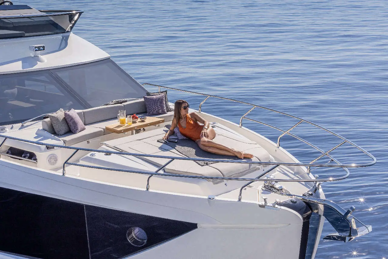 Absolute 56 FLY Lifestyle image 1