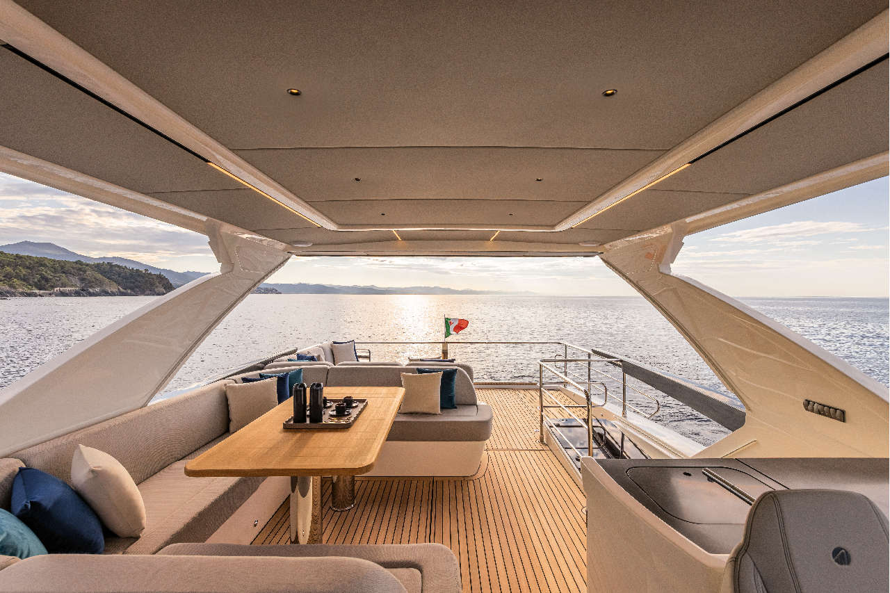 Absolute 60 FLY Interior image 3
