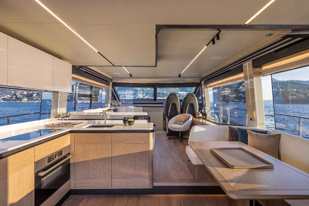 Absolute 60 FLY Interior image 8