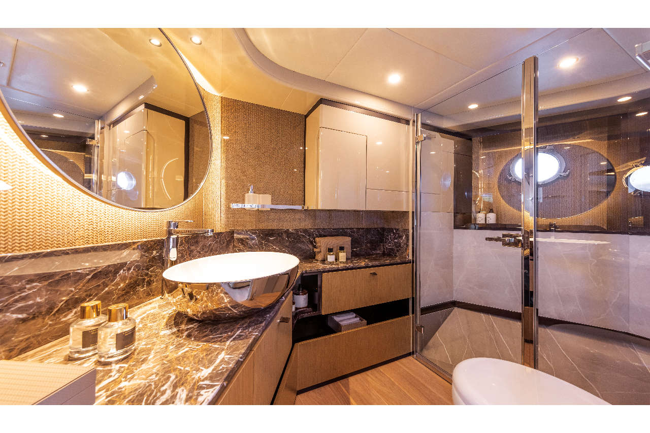 Absolute 60 FLY Interior image 17
