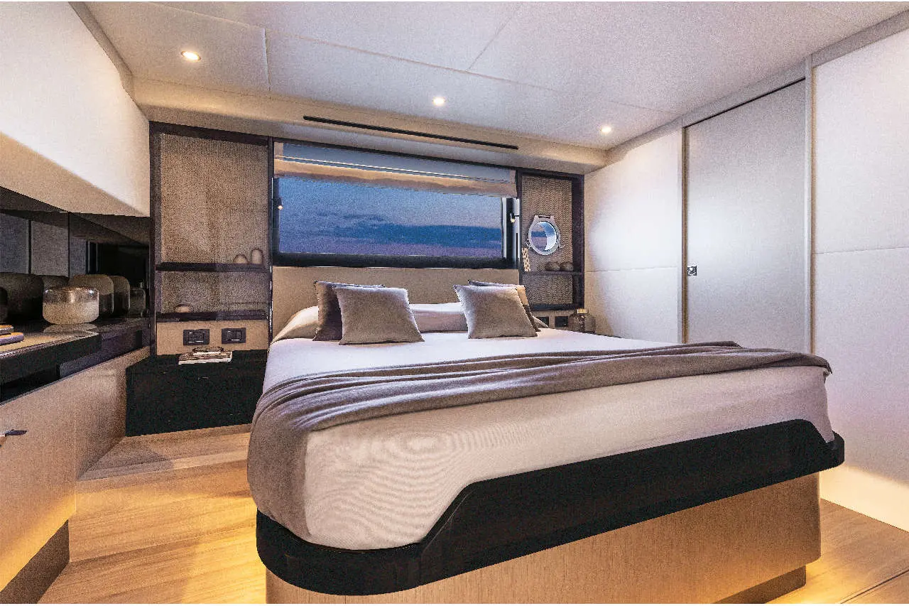 Absolute 60 FLY Interior image 18