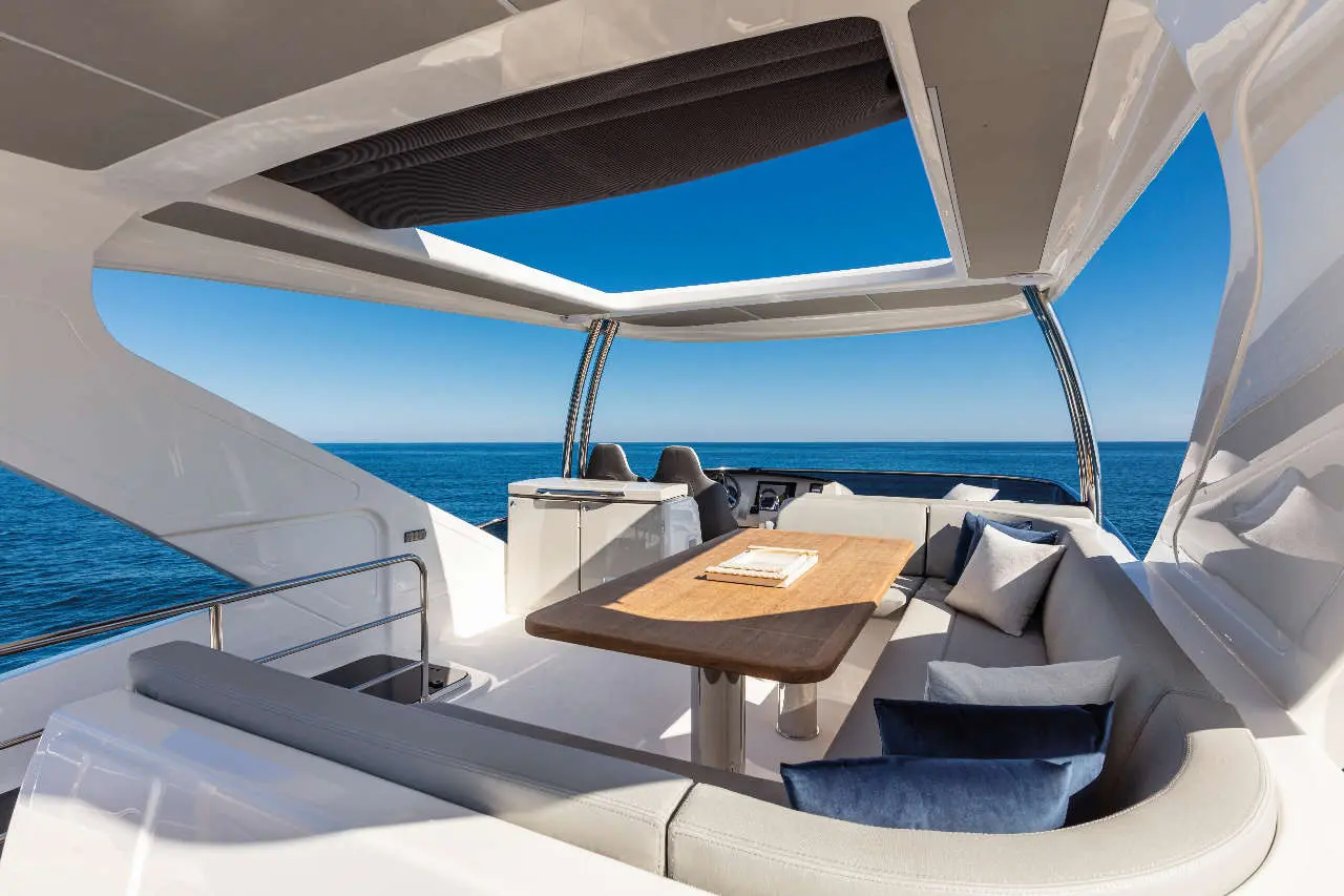 Absolute 62 FLY Interior image 4
