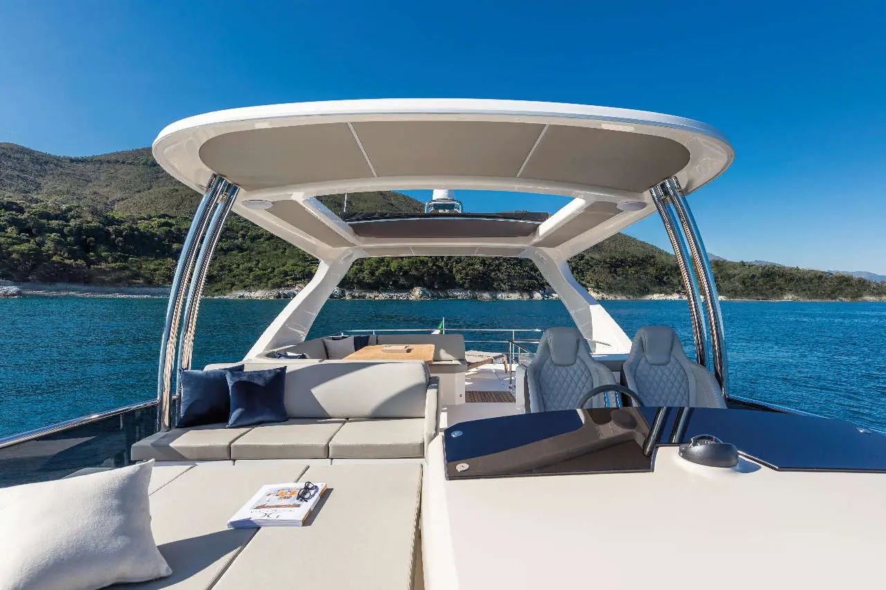 Absolute 62 FLY Interior image 5