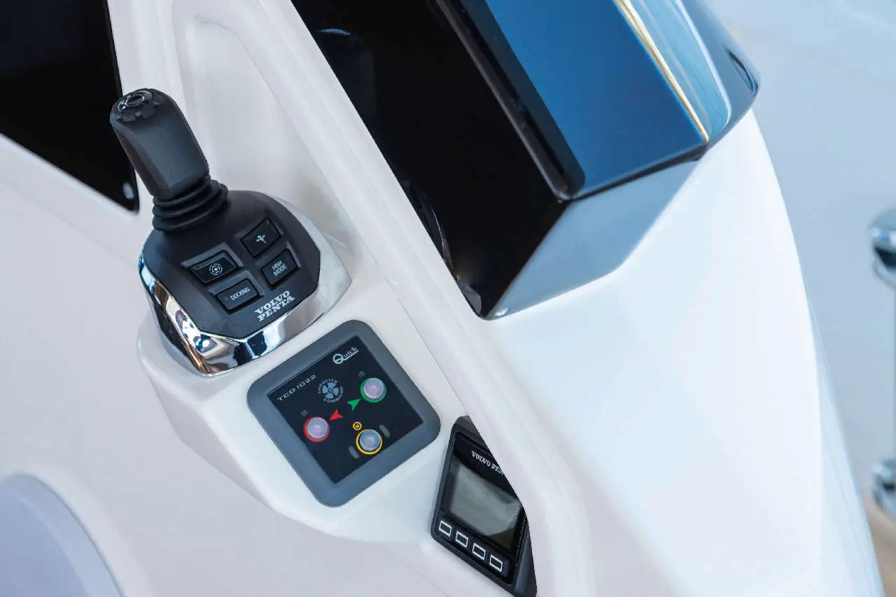 Absolute 62 FLY Interior image 7