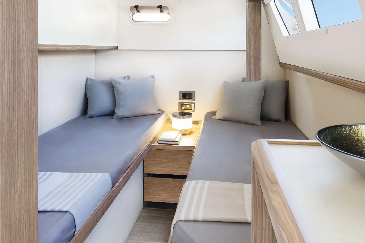 Absolute 62 FLY Interior image 8