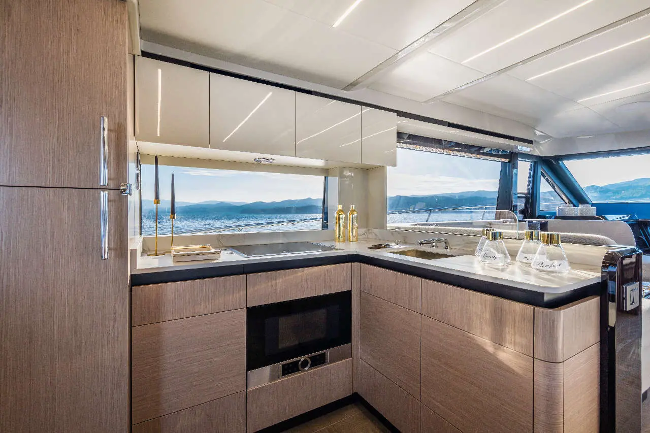 Absolute 62 FLY Interior image 11