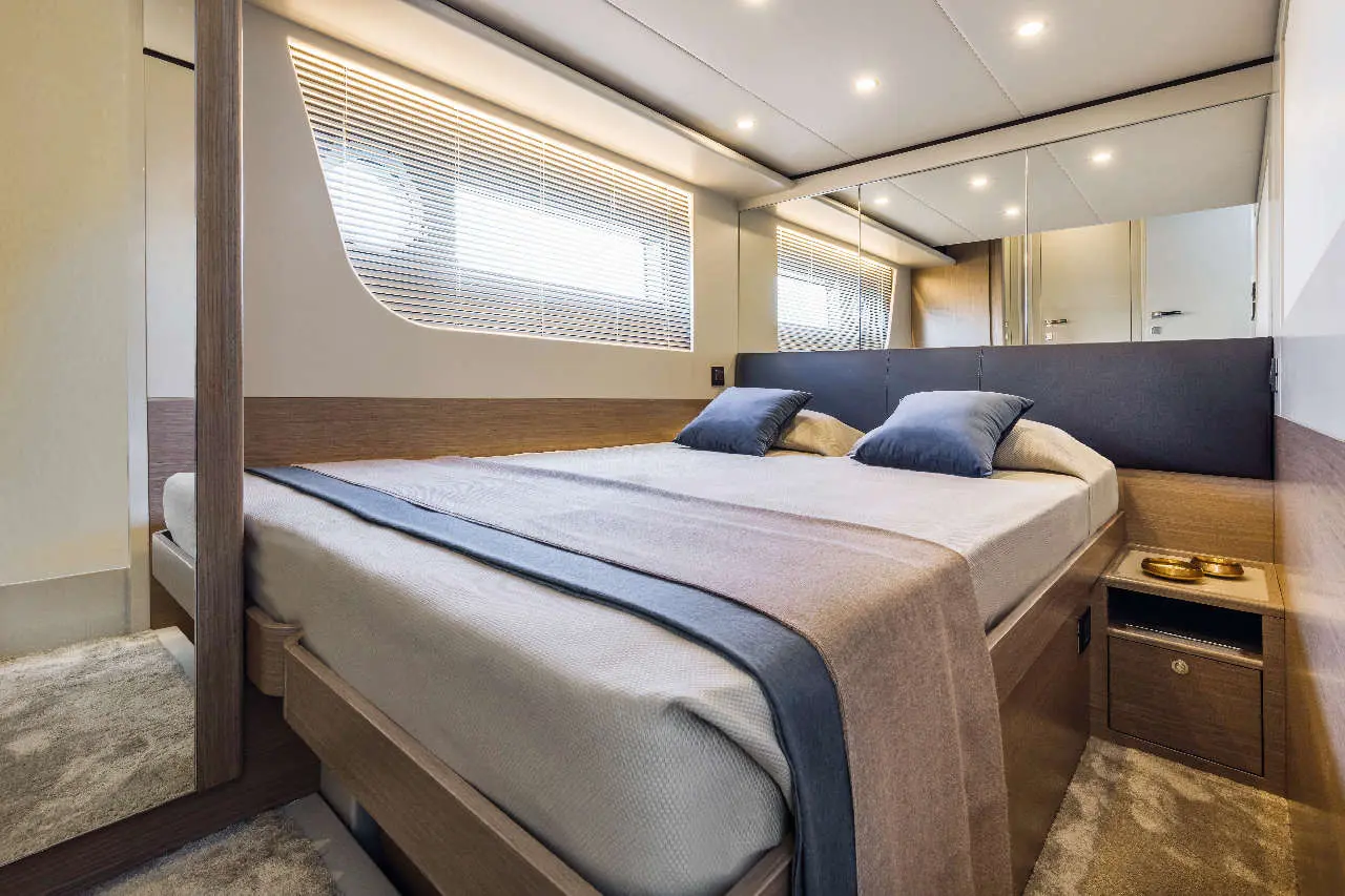 Absolute 62 FLY Interior image 17