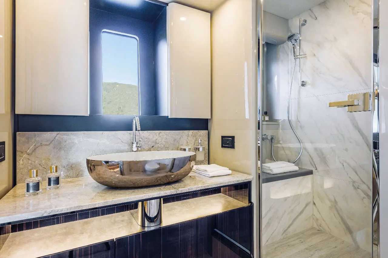Absolute 62 FLY Interior image 19