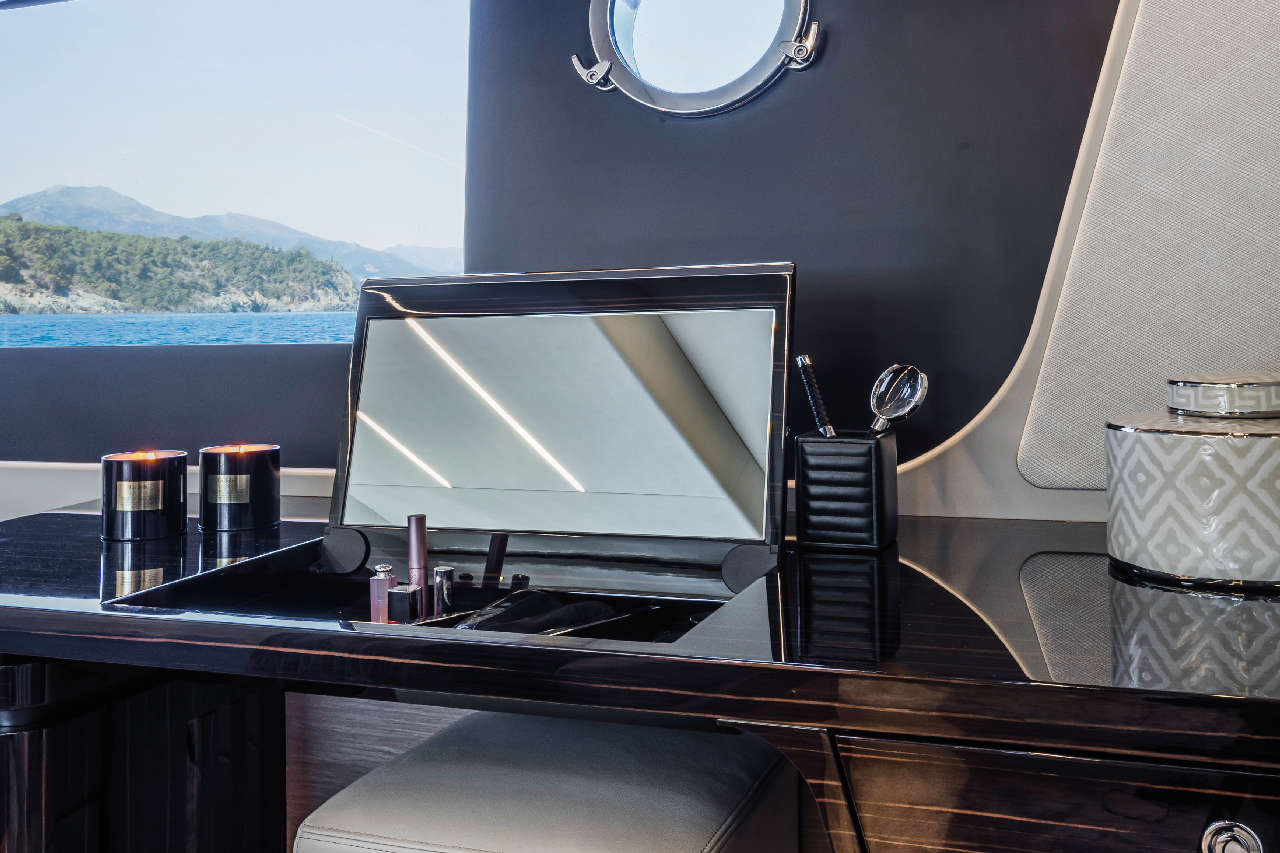 Absolute 62 FLY Interior image 20