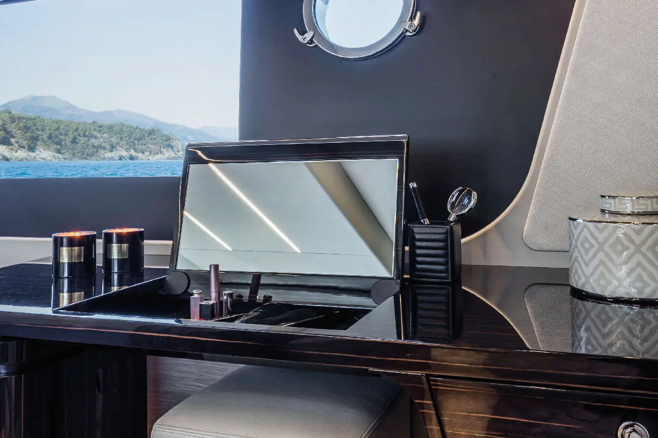Absolute 62 FLY Interior image 20
