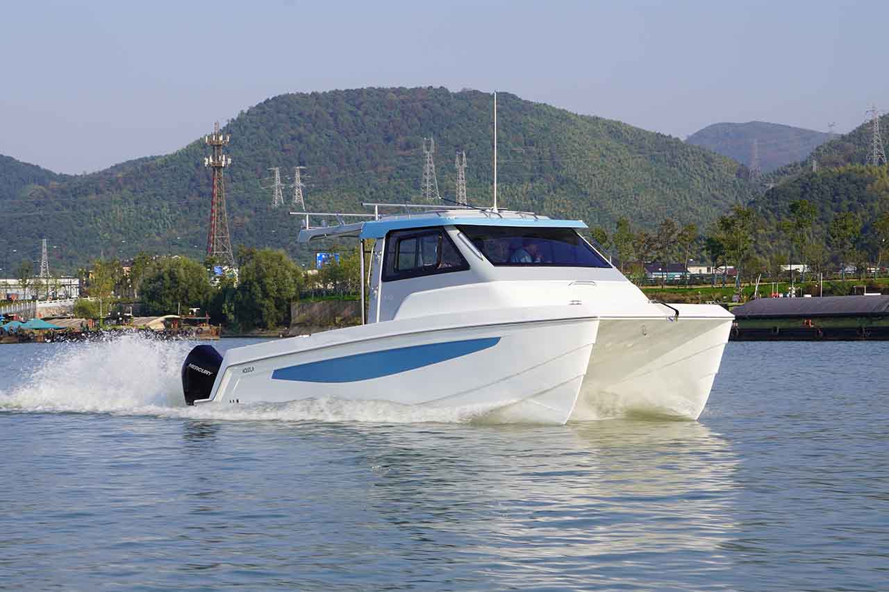 Aquila 28 Molokai Cuddy