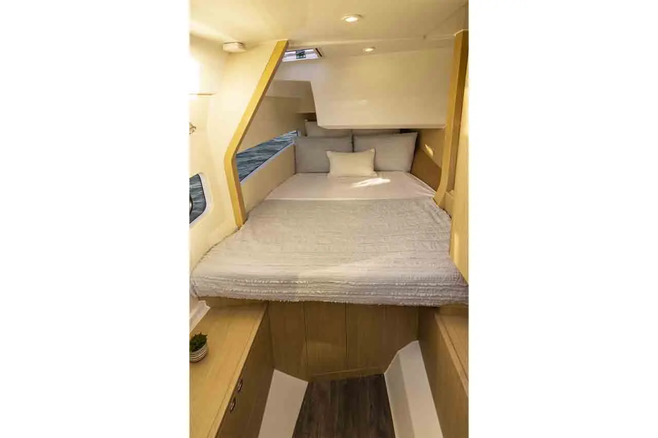 Aquila 32 Internal image 2