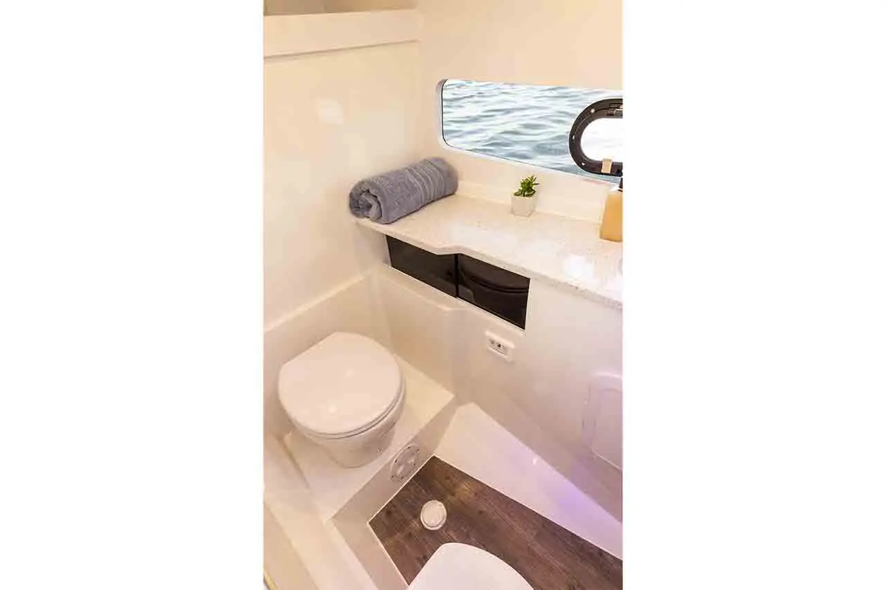 Aquila 32 Internal image 3