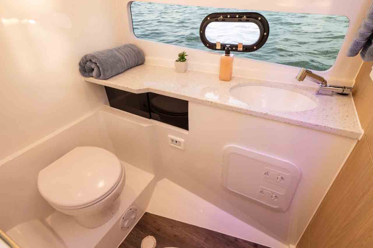 Aquila 32 Internal image 4