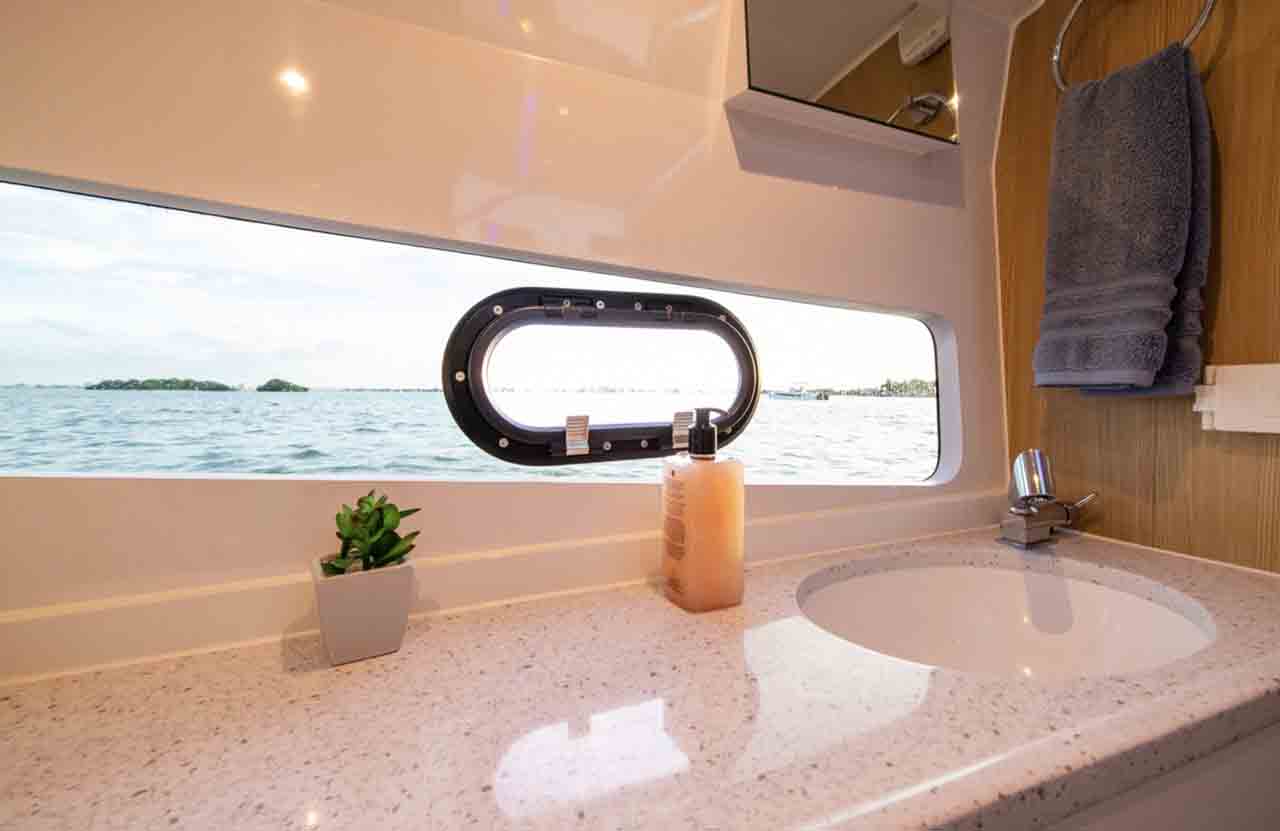 Aquila 32 Internal image 5