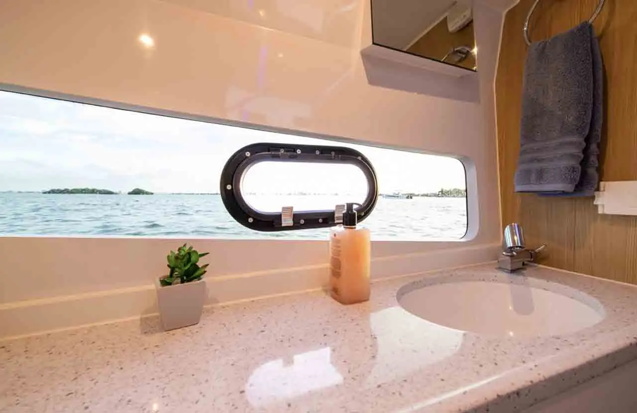 Aquila 32 Internal image 5