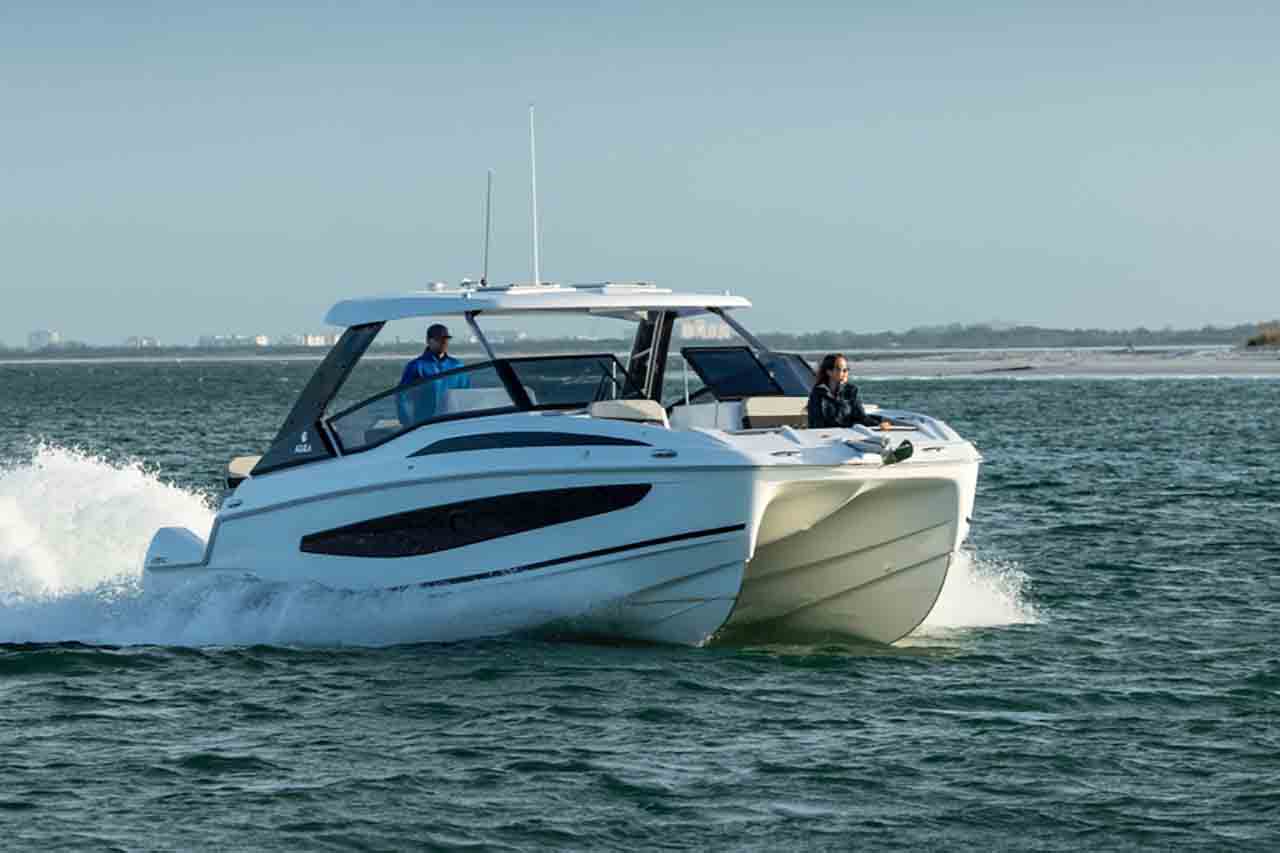 Aquila 32 Lifestyle image 2