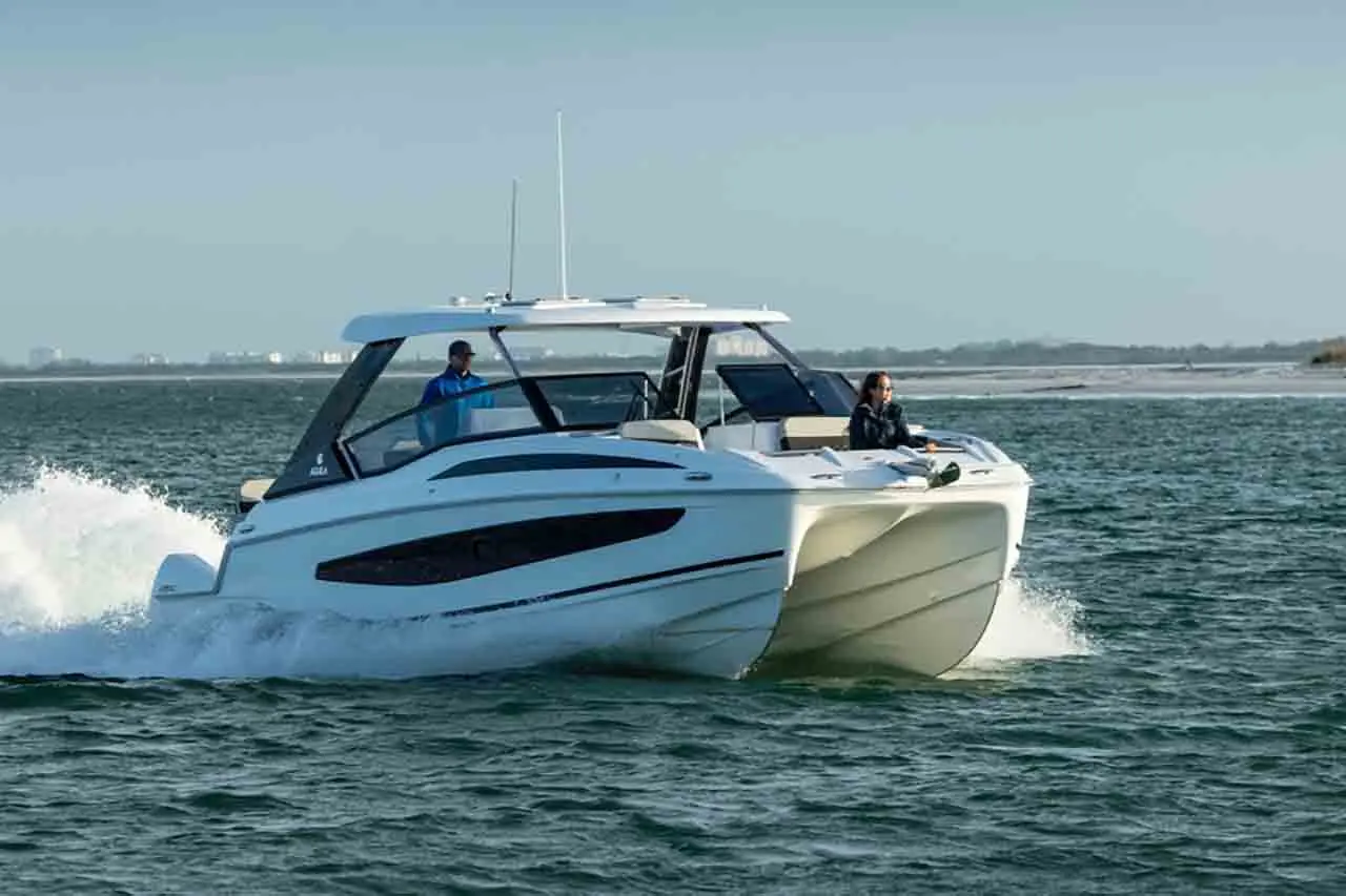 Aquila 32 Lifestyle image 2
