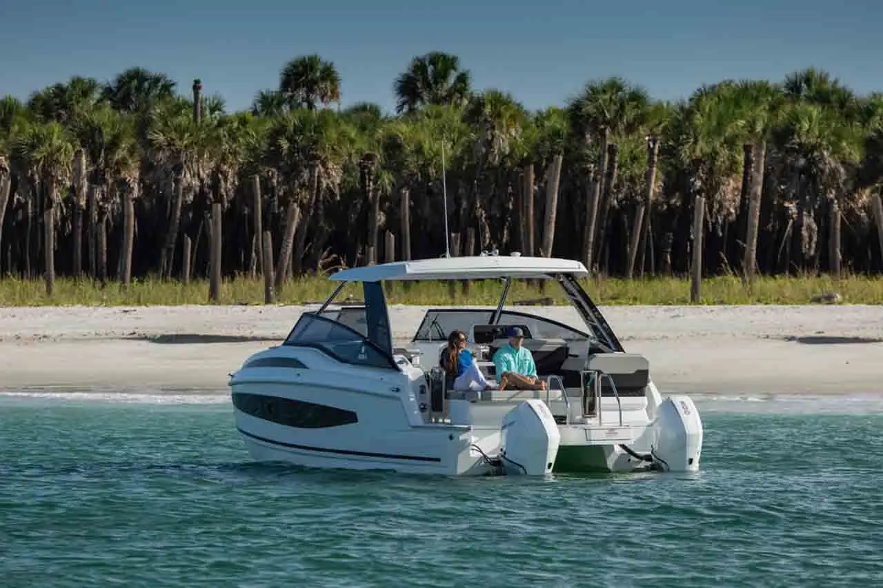 Aquila 32 Lifestyle image 6