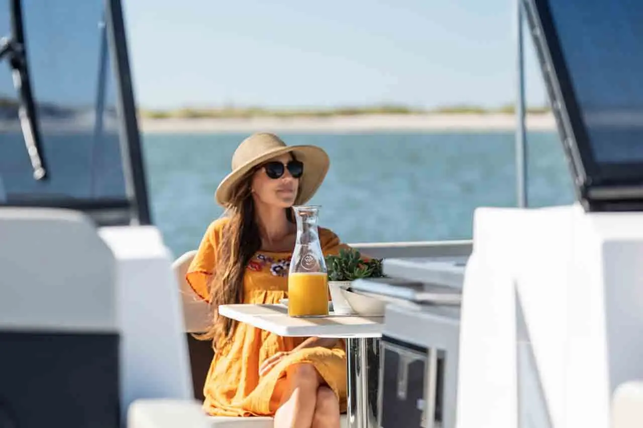 Aquila 32 Lifestyle image 7