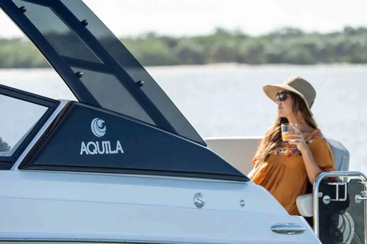 Aquila 32 Lifestyle image 9