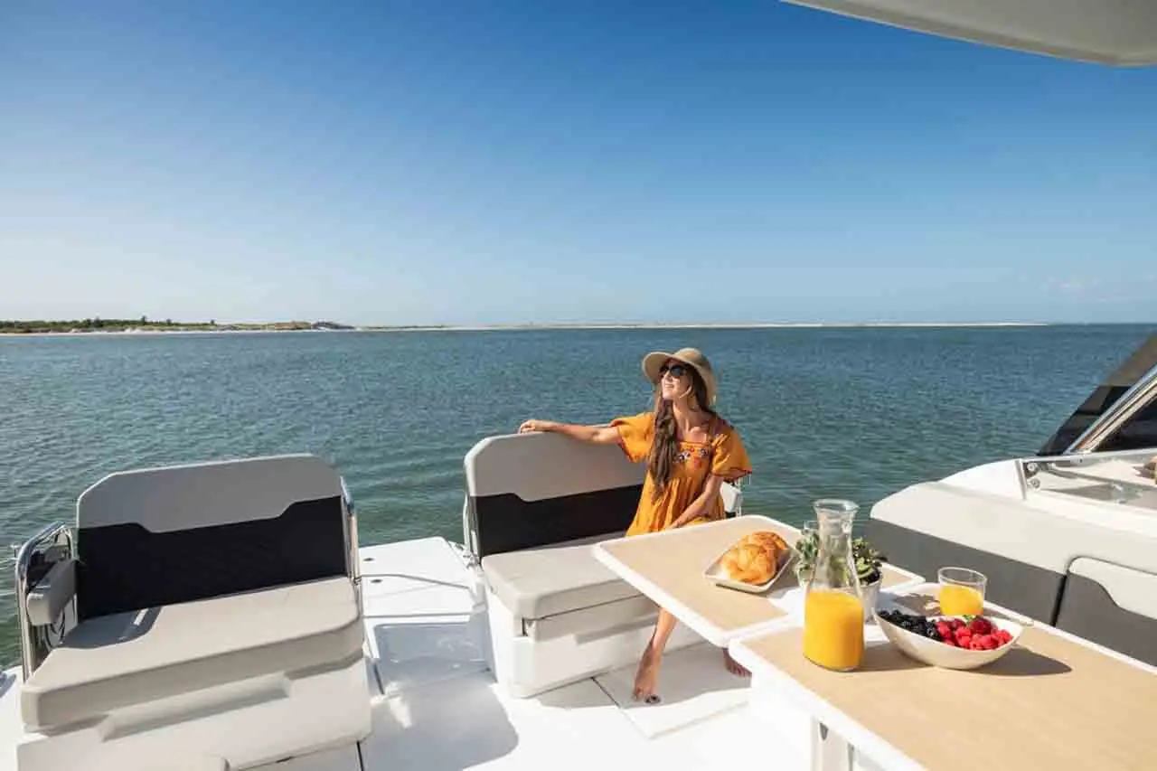Aquila 32 Lifestyle image 11