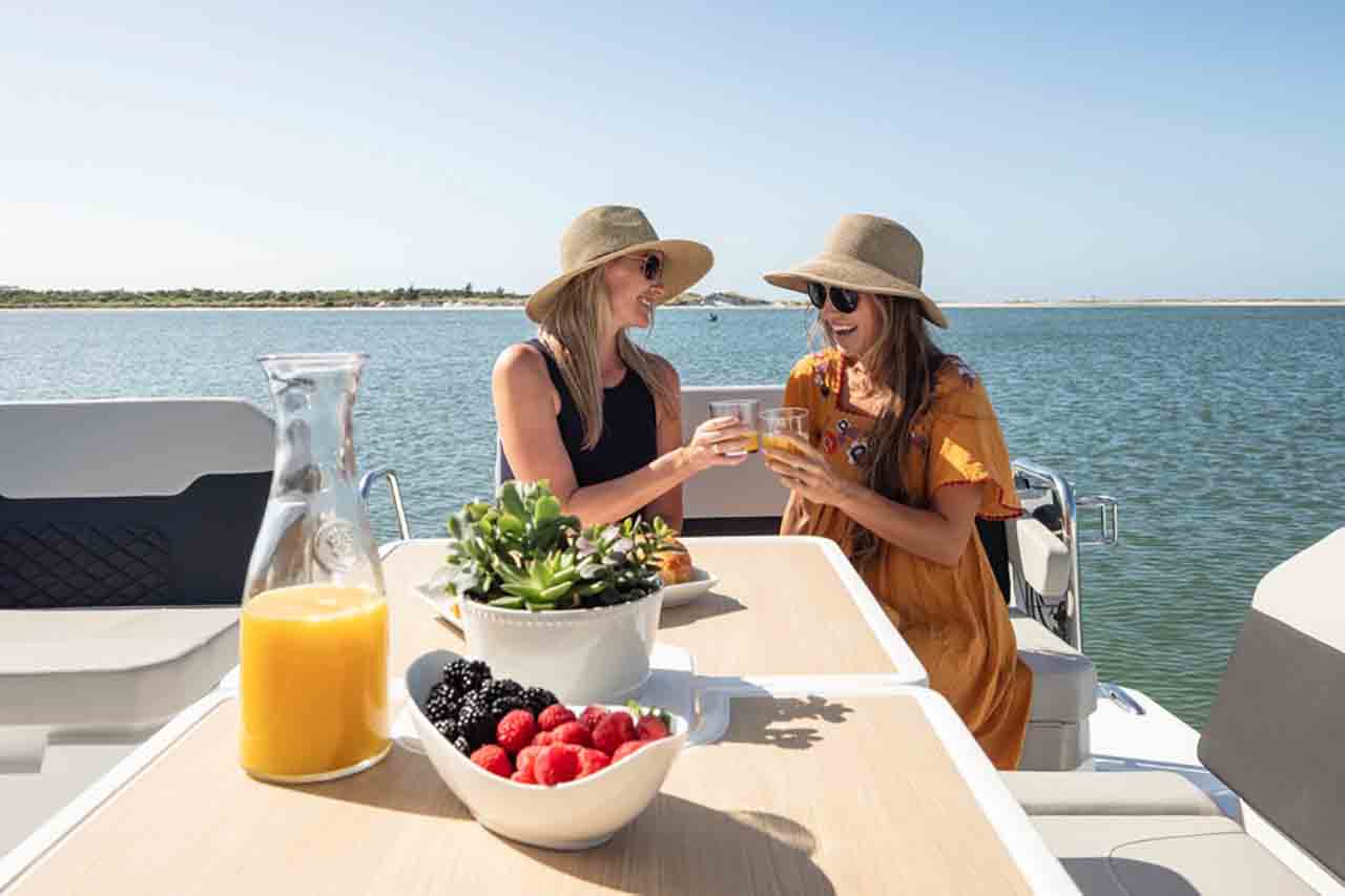 Aquila 32 Lifestyle image 12