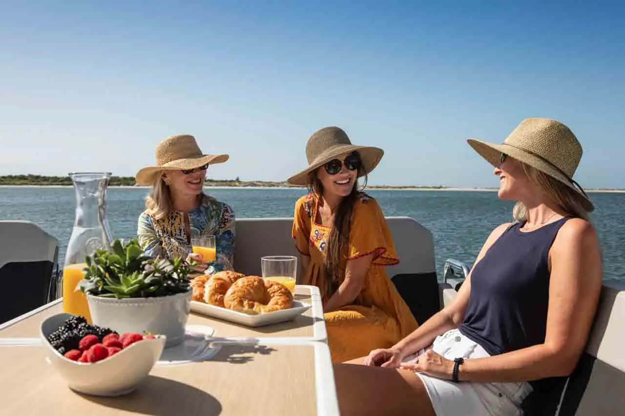 Aquila 32 Lifestyle image 14