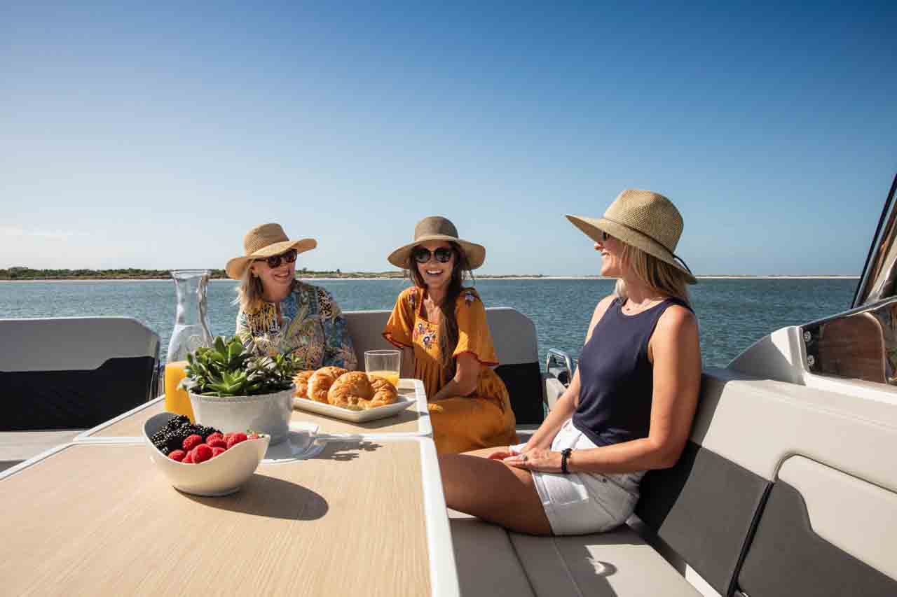 Aquila 32 Lifestyle image 15