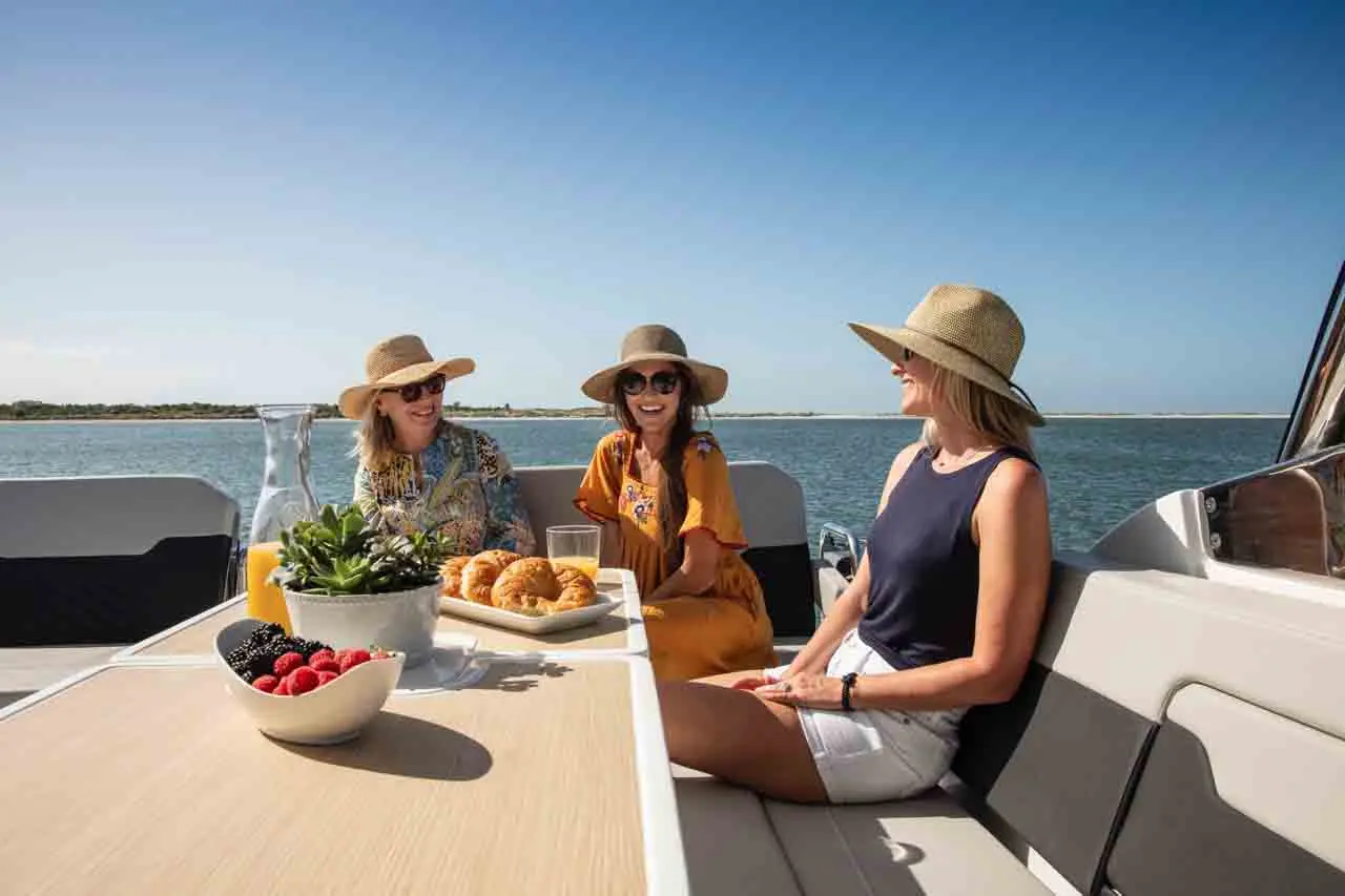 Aquila 32 Lifestyle image 15