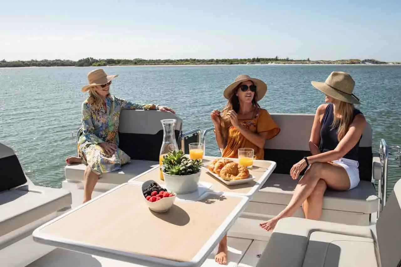 Aquila 32 Lifestyle image 16